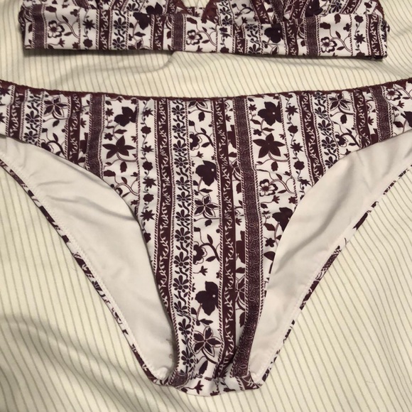 Bikini - Picture 3 of 3